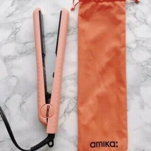 Amika 1.25 hair straightener